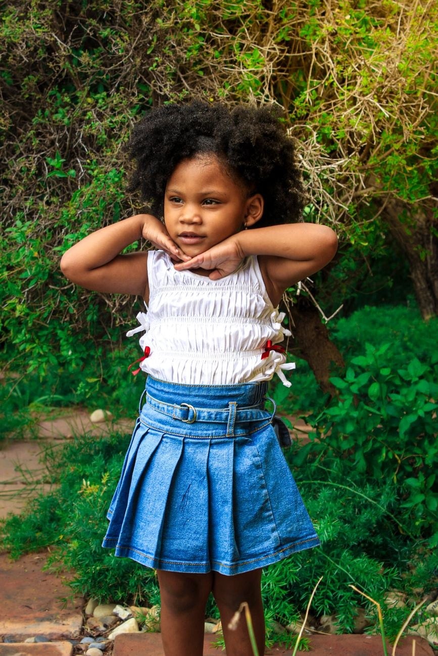 Conjunto Blusa e Saia Jeans — Menina