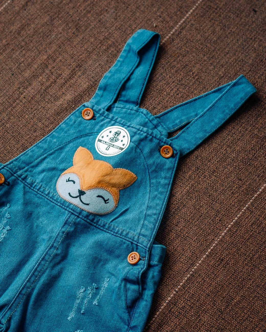 Jardineira Jeans Raposinha — Bebê